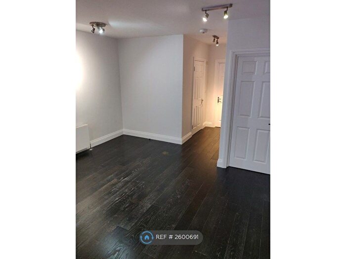 2 Bedroom Flat To Rent In Holland Road, London, W14