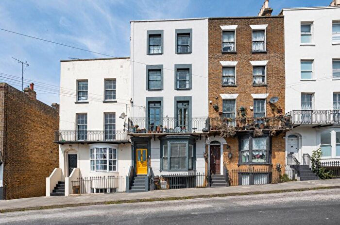 1 Bedroom Flat For Sale In Trinity Square, Margate, Kent, CT9
