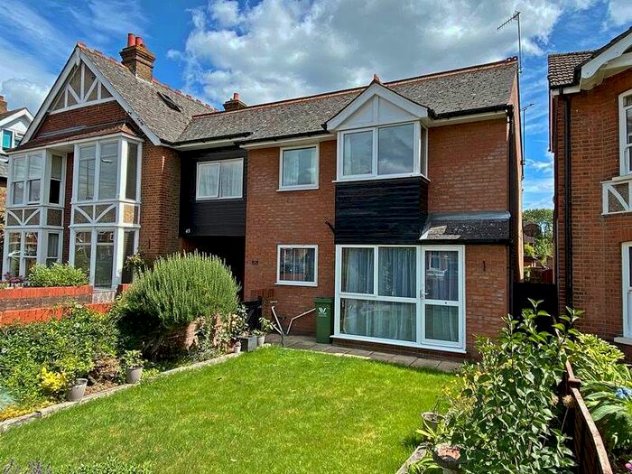 Houses for sale & to rent in SL8 5XD, Millboard Road, The Wooburns