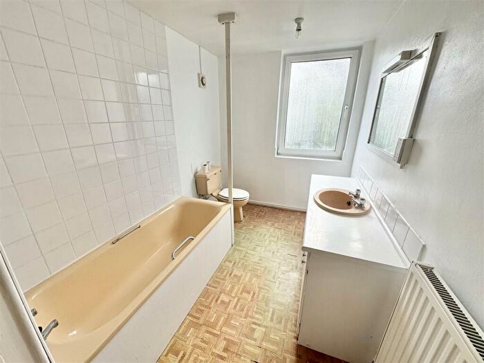 2 Bedroom End Of Terrace House For Sale In Montague Street, Mansfield, NG18