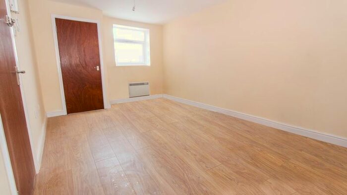 2 Bedroom Flat To Rent In Cricklewood Lane, NW2