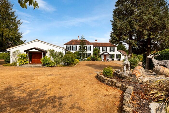 5 Bedroom Detached House To Rent In Wood Lane Iver, SL0