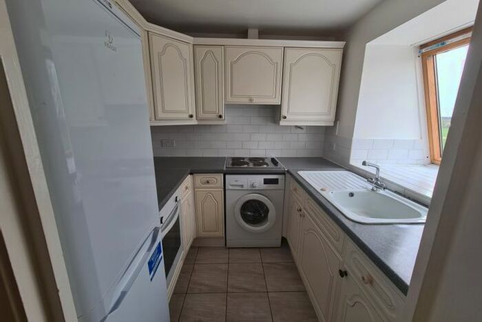 1 Bedroom Flat To Rent In Blandford Close, Romford, RM7