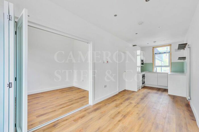 2 Bedroom Flat To Rent In Kilburn Lane, London, W10
