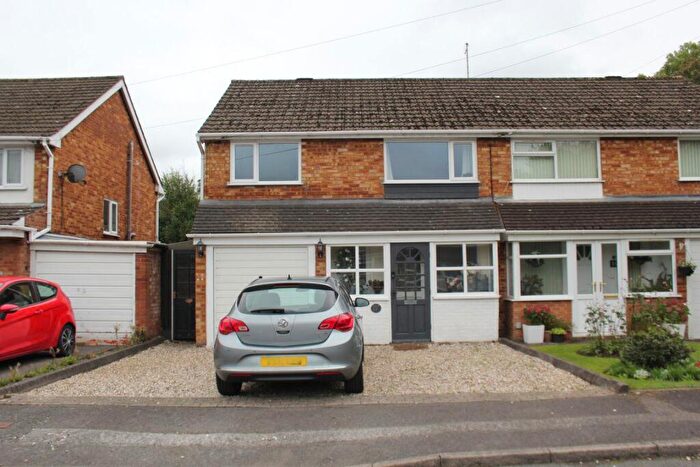 3 Bedroom Semi-Detached House To Rent In Crinan Grove, Stafford, ST17