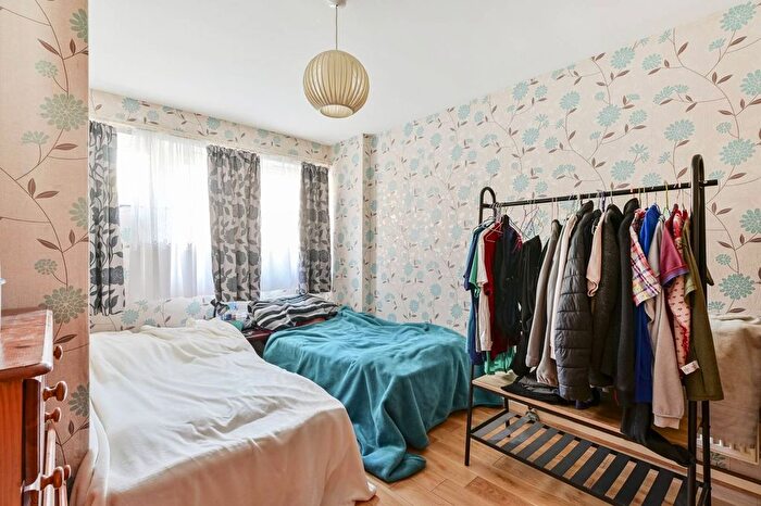 3 Bedroom Terraced House For Sale In Linstead Way, Southfields, London, SW18