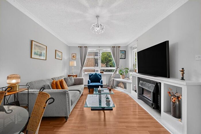 2 Bedroom Flat For Sale In Dartington House, Senior Street, W2