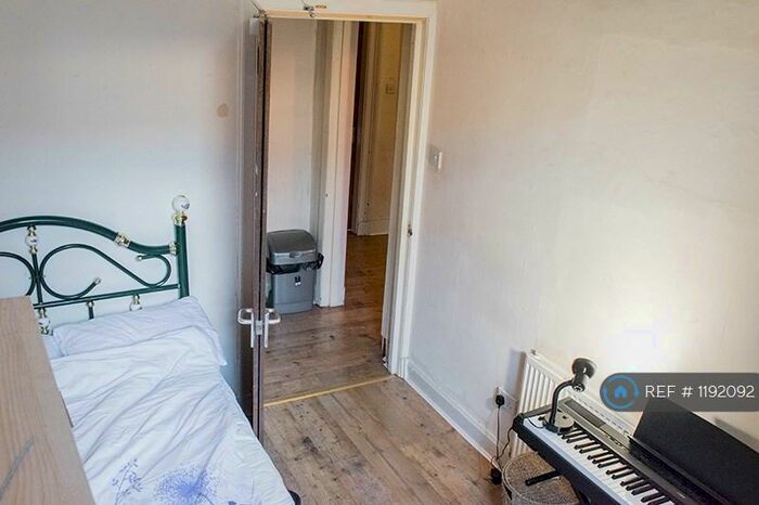 4 Bedroom Flat To Rent In Willowbank Crescent, Glasgow, G3