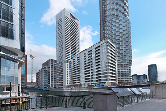 Garage / Parking To Rent In Parking Space, Park Drive, E14