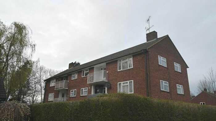 3 Bedroom Apartment To Rent In Talbot Road, Hatfield, AL10