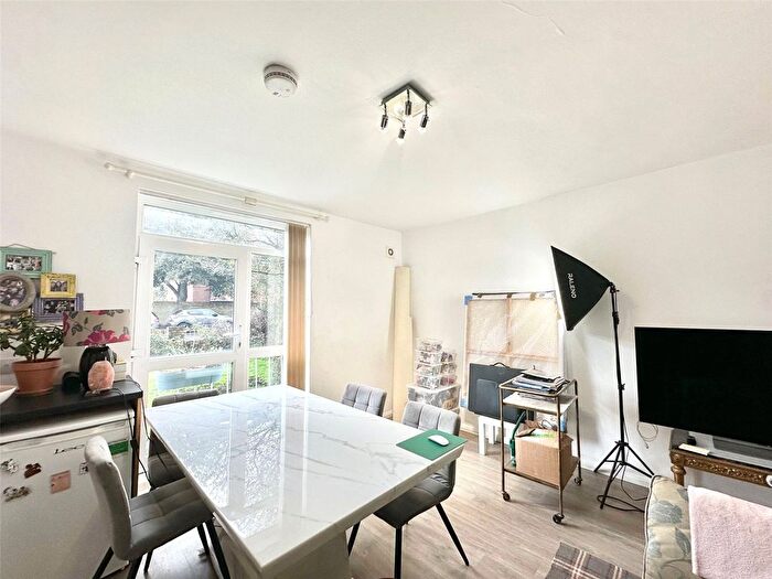 1 Bedroom Flat To Rent In Kent Lodge, London, SW19