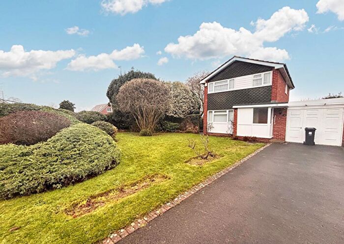 3 Bedroom Link Detached House For Sale In Kennet Way, Thornbury, BS35