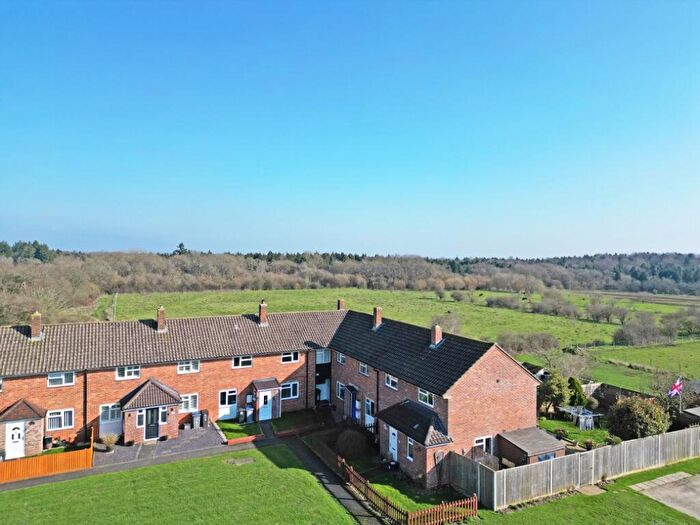 3 Bedroom Terraced House For Sale In Meadowview Close, SP11