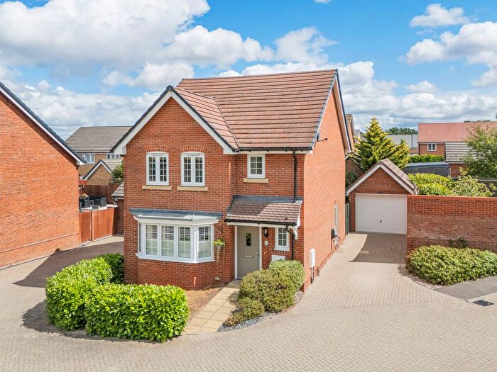 3 Bedroom Detached House For Sale In Glasspool Road, Winnersh, RG41