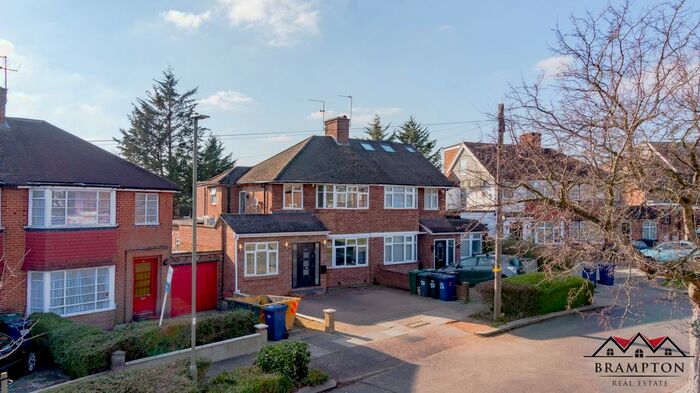 4 Bedroom Semi-Detached House To Rent In Bullescroft Road, Edgware, HA8