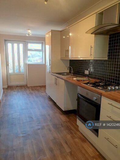 4 Bedroom Semi-Detached House To Rent In Hesley Grange, Scholes, Rotherham, S61