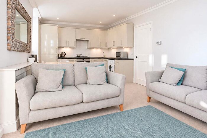 3 Bedroom Apartment To Rent In Palgrave Gardens, Marylebone, London, NW1