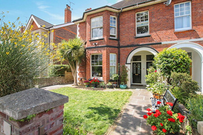 3 Bedroom Flat For Sale In Belsize Road, Worthing, BN11