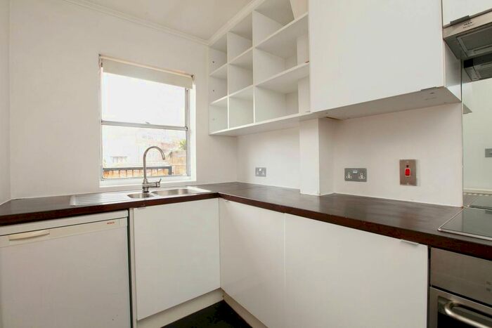 1 Bedroom Flat To Rent In Collinson Walk, Southwark, London, SE1