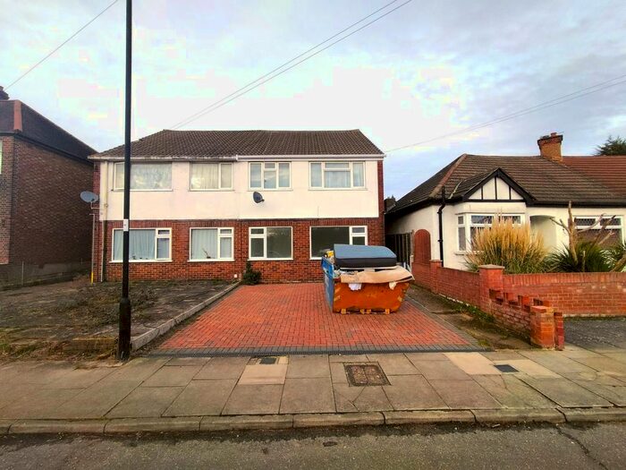 2 Bedroom Flat To Rent In Russell Road, Enfield, EN1