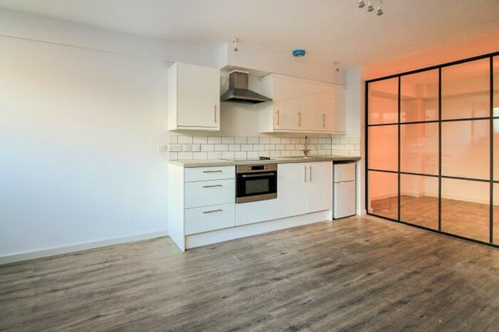 1 Bedroom Flat To Rent In Victoria Road North, Southsea, PO5