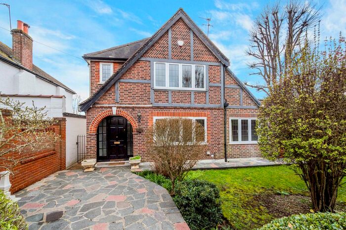 4 Bedroom Detached House To Rent In Ember Farm Way, East Molesey, KT8