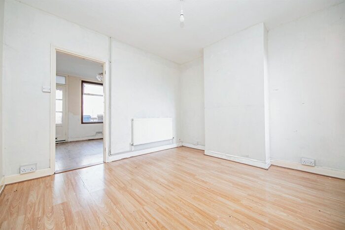 3 Bedroom Terraced House For Sale In Riverside Road, Ipswich, IP1