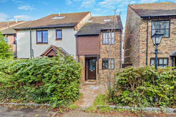 3 Bedroom End Of Terrace House For Sale In Elm Tree Walk, Chorleywood, WD3