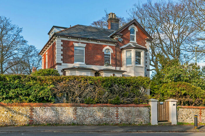2 Bedroom Apartment To Rent In Cheriton Road, Winchester, SO22