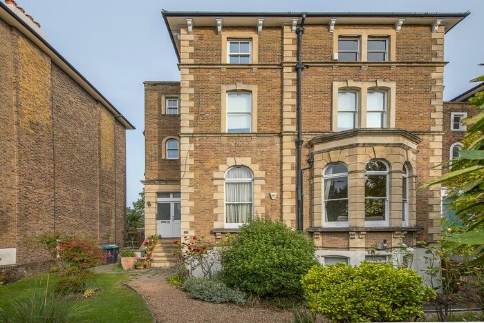 2 Bedroom Flat To Rent In Surbiton Hill Park, Surbiton, KT5