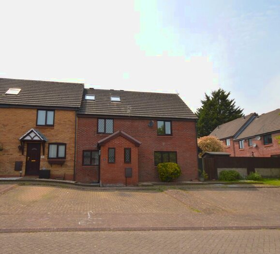 3 Bedroom Semi-Detached House To Rent In Caer Newydd, Brackla, Bridgend, CF31