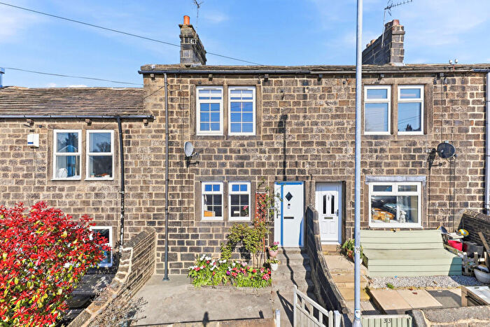 2 Bedroom Terraced House For Sale In Canada Road, Leeds, LS19
