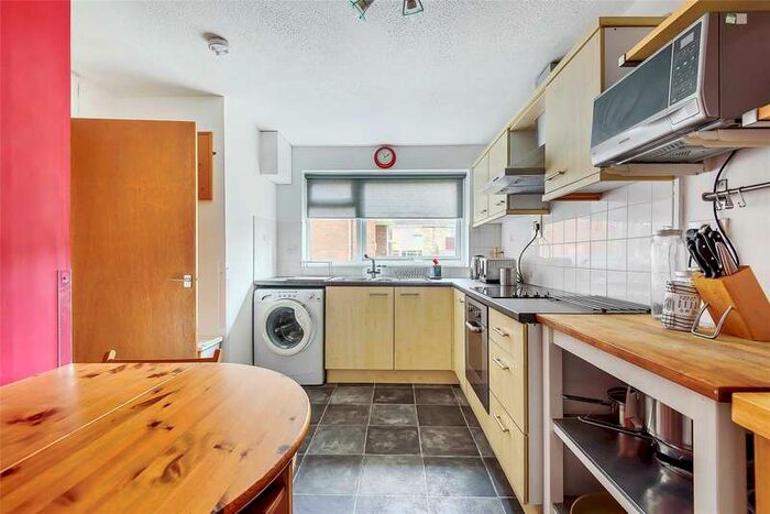 2 Bedroom Flat To Rent In Shelley Close, Abingdon, Oxfordshire, OX14