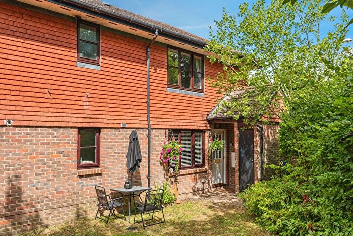 2 Bedroom Detached House For Sale In Annettes Croft, Fleet, Hampshire, GU52