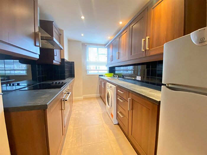 3 Bedroom Flat To Rent In Brixton Village, Coldharbour Lane, Brixton, SW9