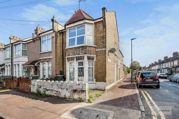 1 Bedroom Apartment To Rent In Charlemont Road, London, E6