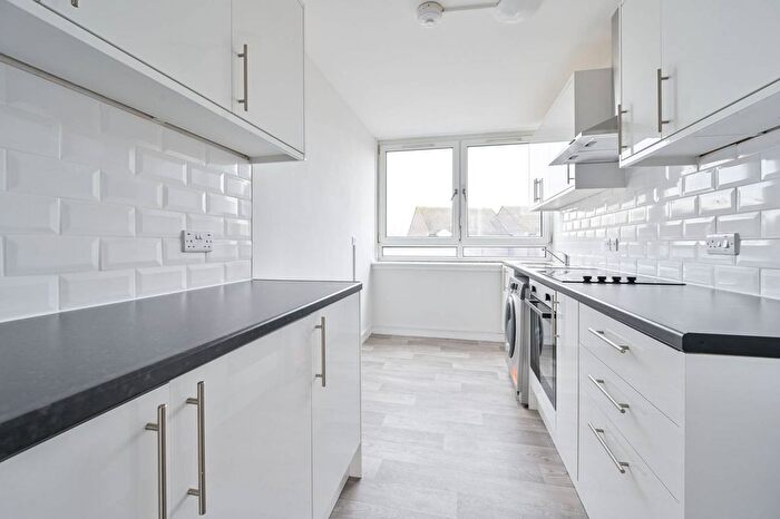3 Bedroom Maisonette To Rent In Rolls Road, Bermondsey, London, SE1