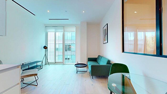 1 Bedroom Flat To Rent In Great West Road, Brentford, TW8