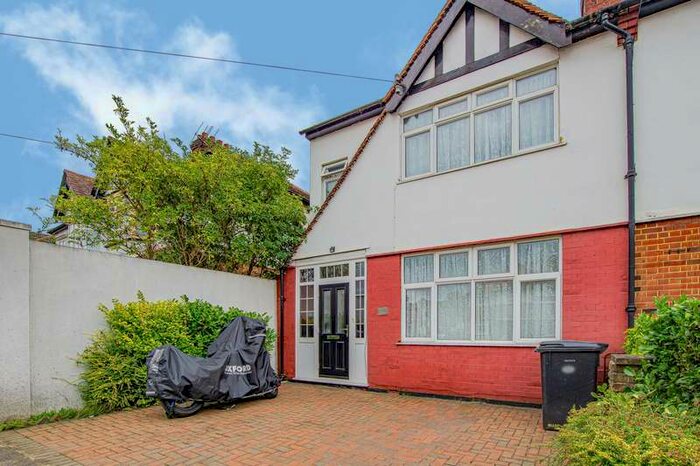 3 Bedroom Semi-Detached House To Rent In Waddon Road, CR0