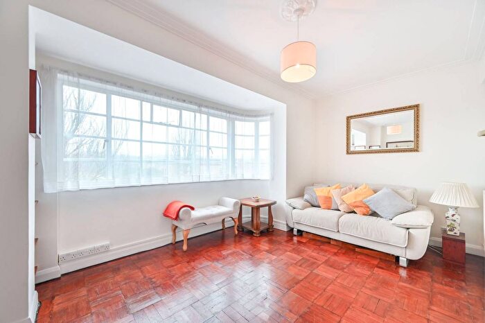 1 Bedroom Flat For Sale In Oman Avenue, Cricklewood, London, NW2