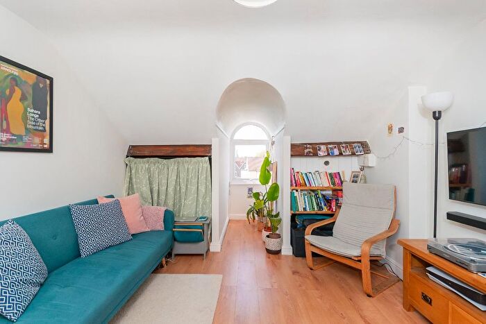 2 Bedroom Flat For Sale In Hampton Road, Redland, BS6