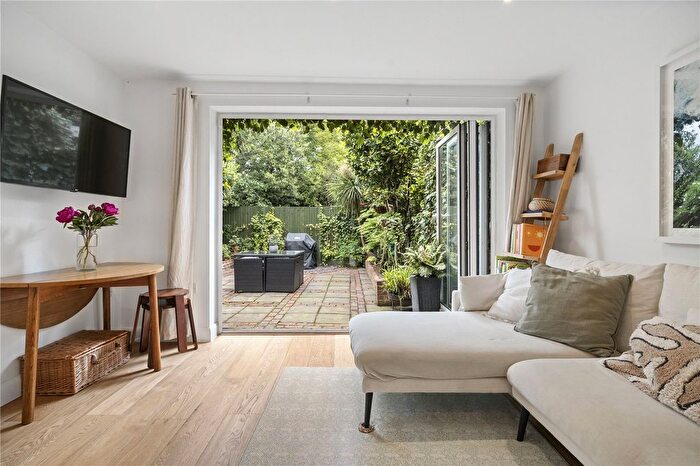 2 Bedroom Flat For Sale In South Lambeth Road, London, SW8