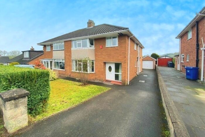 4 Bedroom Semi-Detached House To Rent In Deneside, Newcastle, Staffordshire, ST5