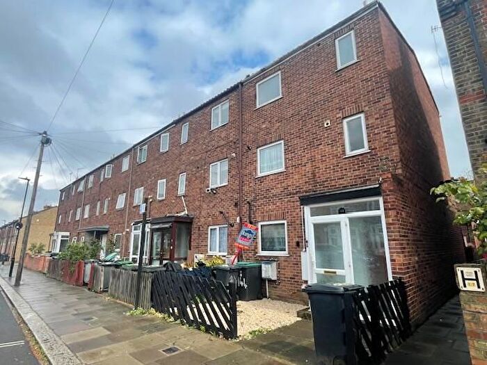 3 Bedroom Flat To Rent In Cornwall Road, Seven Sisters, Tottenham, N15