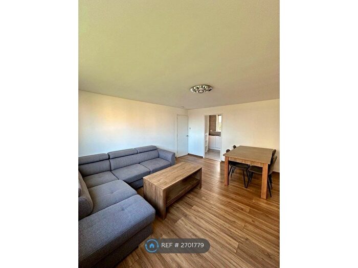 3 Bedroom Flat To Rent In Calder View, Edinburgh, EH11