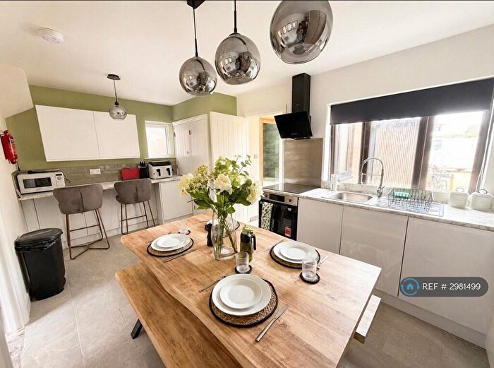 4 Bedroom Semi-Detached House To Rent In Ravens Lane, Ipswich, IP8