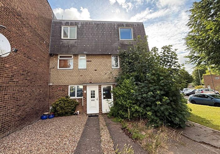 2 Bedroom Flat For Sale In Copenhagen Close, Luton, Bedfordshire, LU3