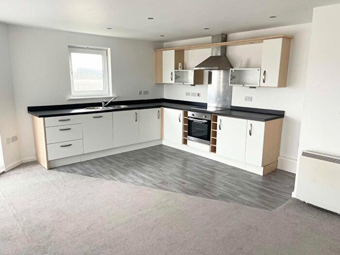 3 Bedroom Flat To Rent In Cwrt Westfa, Pentre Doc Y Gogledd, Llanelli, SA15