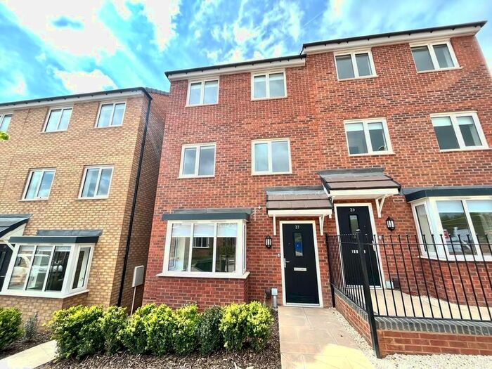 4 Bedroom Property To Rent In Harviston Avenue, Gedling, Nottingham, NG4