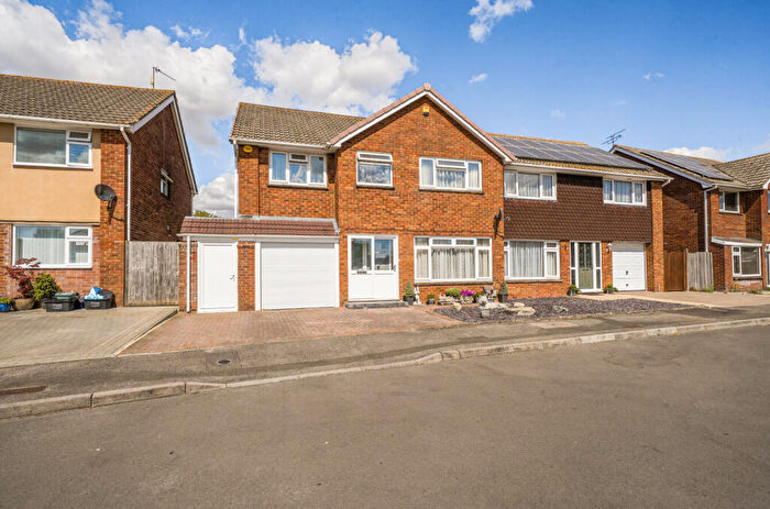 4 Bedroom Semi-Detached House For Sale In Tealsbrook, Covingham, Swindon, SN3
